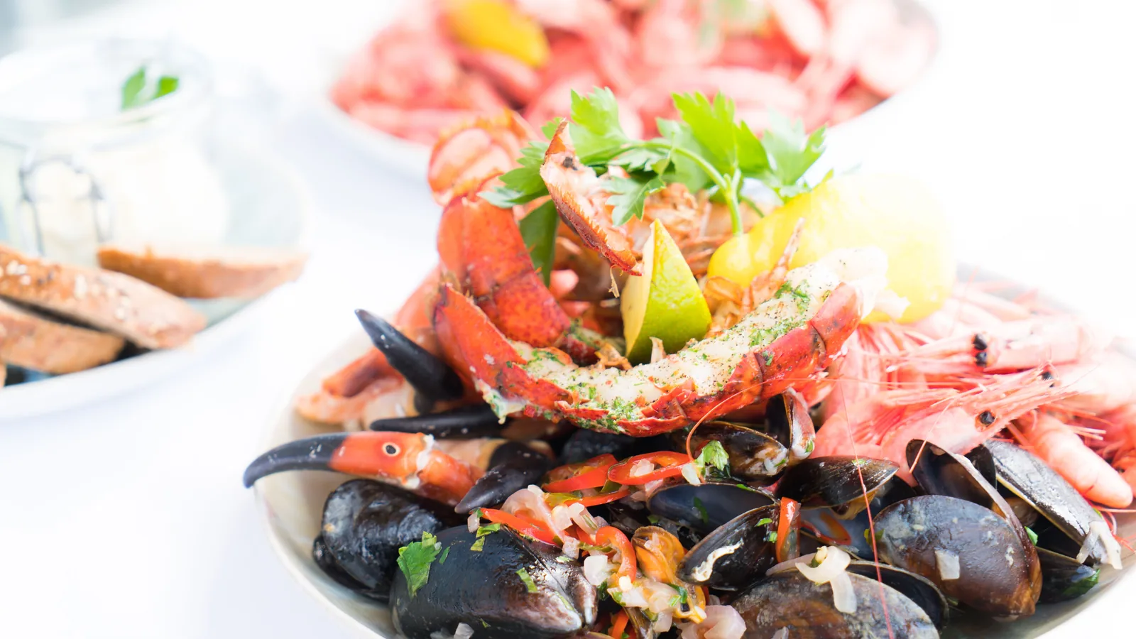 Plateau de fruits de mer avec huîtres et coquillages